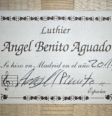 The label of a 2011 Angel Benito Aguado "Romantic" classical guitar made of spruce and maple