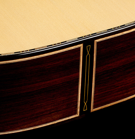 The sides at the foot of a 2026 Francesco Baccaglion classical guitar made of spruce and Indian rosewood