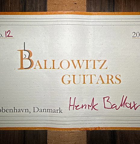 The label of a 2025 Henrik Ballowitz classical guitar made of cedar and African Blackwood
