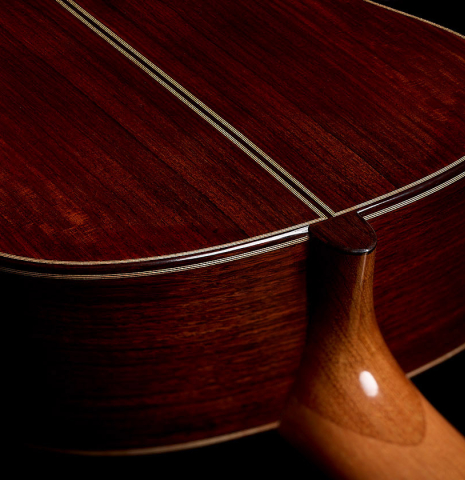 The heel, back binding and purfling of a 2026 Henrik Ballowitz classical guitar made of spruce and Indian rosewood