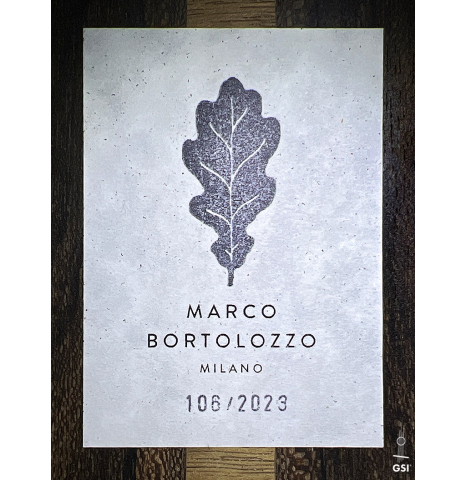 The label with a painted leaf of a 2023 Marco Bortolozzo classical guitar made with spruce and ziricote