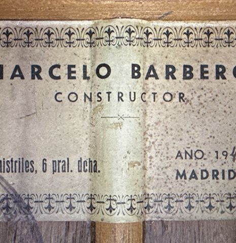 The label of a 1947 Marcelo Barbero w/pegs classical guitar made of spruce and CSA rosewood