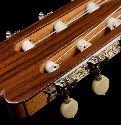 The three-lobed headstock and tuning machines of a 2016 Jesús Bellido "Homenaje a Torres" classical guitar made of spruce and maple