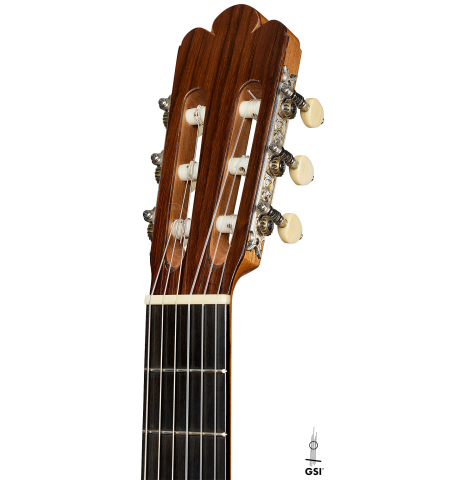 The headstock of a 2016 Jesús Bellido "Homenaje a Torres" classical guitar made of spruce and maple