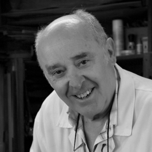 Black and white portrait of a smiling José López Bellido in his workshop