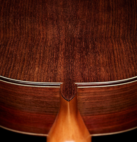 The heel, back binding and purflings of a 2025 Tobias Berg classical guitar made of cedar and Indian rosewood