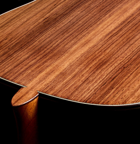 The heel, back binding and purfling of a 2025 Tobias Berg classical guitar made of cedar and Indian rosewood