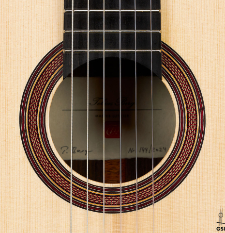 The rosette of a 2024 Tobias Berg classical guitar made of spruce and Indian rosewood