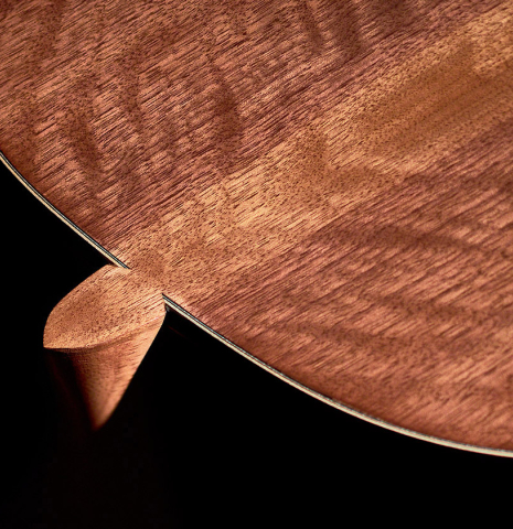The walnut heel of a 2022 Tobias Berg classical guitar