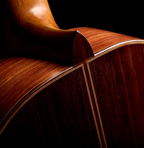 The heel, back binding and purfling of a 2026 Tobias Berg "Bouchet" classical guitar made of spruce and Indian rosewood
