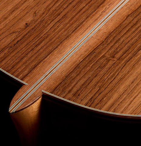 The heel, back binding and purfling of a 2025 Edmund Blöchinger "Llobet" classical guitar made of spruce and CSA rosewood