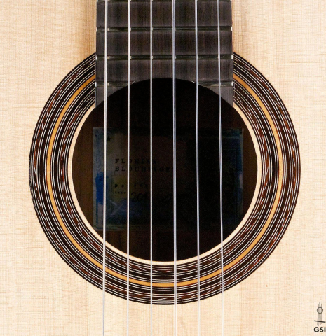 The rosette of a 2017 Florian Blöchinger classical guitar made of spruce and CSA rosewood