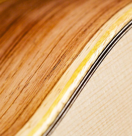 The top binding and purflings of a 2017 Florian Blöchinger classical guitar made of spruce and CSA rosewood
