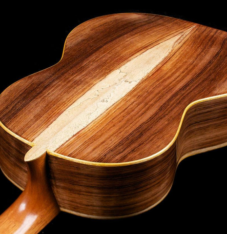 The back and sides at the heel of a 2017 Florian Blöchinger classical guitar made of spruce and CSA rosewood