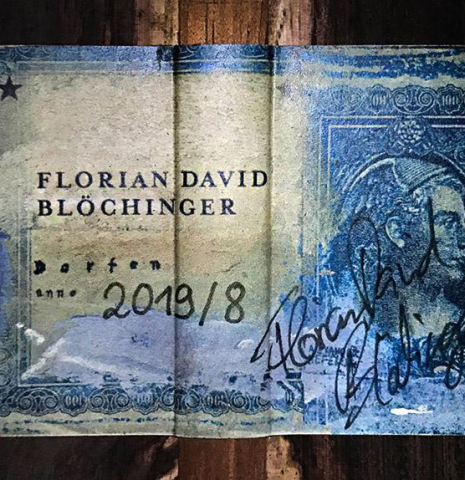 The label of a 2019 Florian Blöchinger classical guitar made of cedar and CSA rosewood