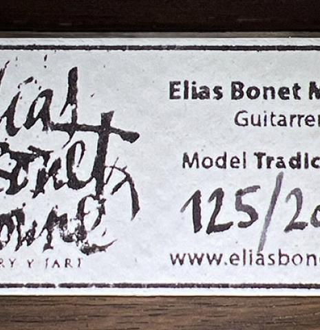 The label of a 2023 Elias Bonet classical guitar made of cedar and green ebony
