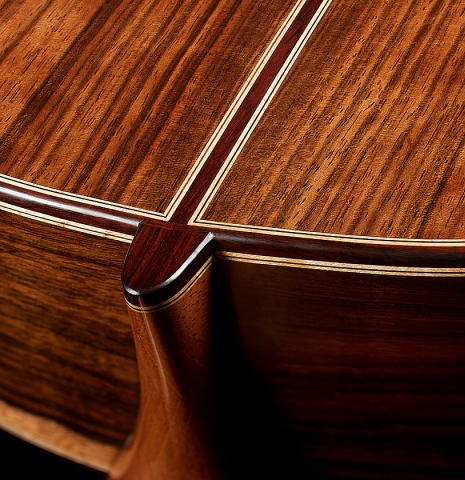 The heel, back binding and purfling of a 2025 Elias Bonet classical guitar made of cedar and green ebony