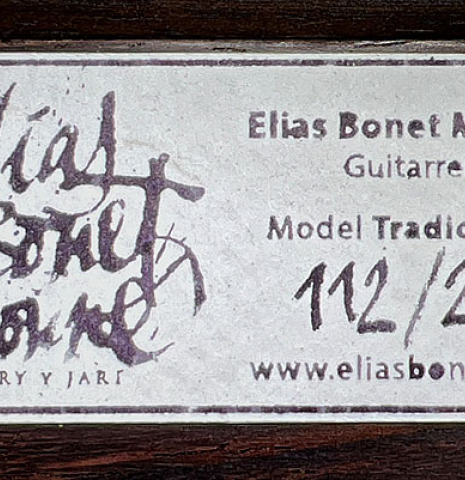 The label of a 2022 Elias Bonet classical guitar