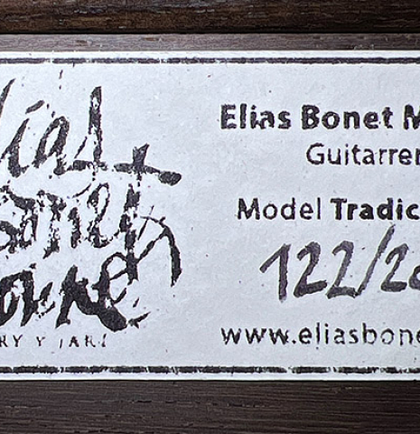 The label of a 2023 Elias Bonet classical guitar made with spruce top and African rosewood back and sides