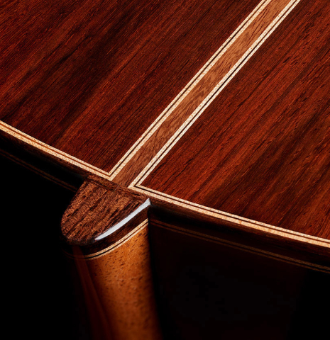 The heel, back bindings and purflings of a 2024 Elias Bonet classical guitar made of cedar and African rosewood