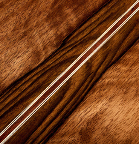 The back center seam of a 2025 Elias Bonet classical guitar made of spruce and green ebony