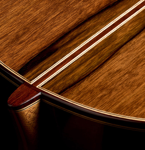 The heel, back binding and purfling of a 2025 Elias Bonet classical guitar made of spruce and green ebony