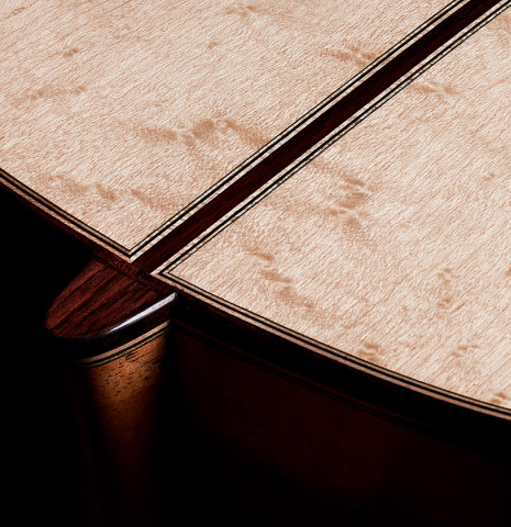 The heel, back binding and purflings of a 2024 Elias Bonet classical guitar made of spruce and maple