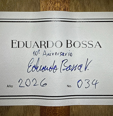 The label of a 2026 Eduardo Bossa classical guitar made of spruce and comino crespo