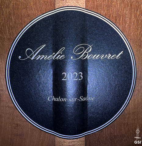The label of a 2023 Amélie Bouvret classical guitar made of cedar and figured mahogany.