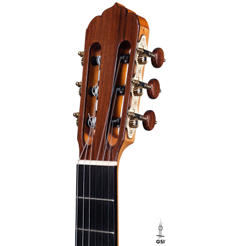 The headstock of a 2004 Tobias Braun "1912 Ramirez" made of spruce and Indian rosewood