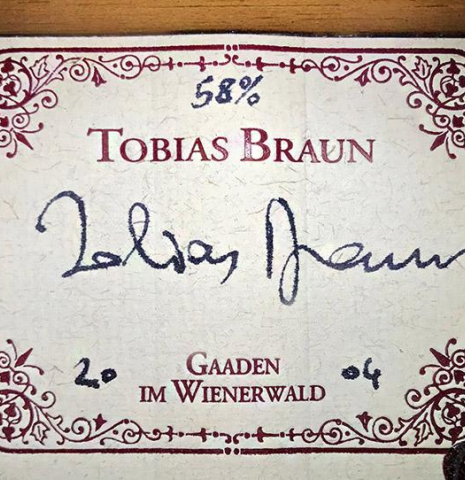 The label of a 2004 Tobias Braun "1912 Ramirez" made of spruce and Indian rosewood