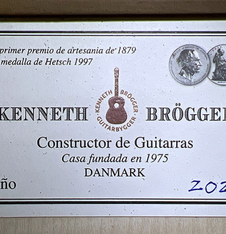 The label of a 2023 Kenneth Brogger classical guitar made of spruce and maple.