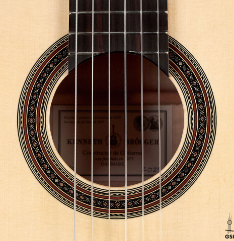 The rosette of a 2023 Kenneth Brogger classical guitar made of spruce and maple.