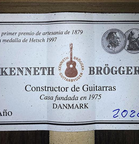 The label of a 2020 Kenneth Brogger "Stradivarius" classical guitar made of spruce and CSA rosewood