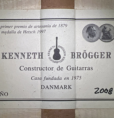 The label of a 2008 Kenneth Brogger classical guitar made of spruce and maple