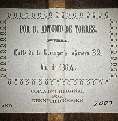 The label of a 2009 Kenneth Brogger "1864 Torres" classical guitar made of spruce and CSA rosewood