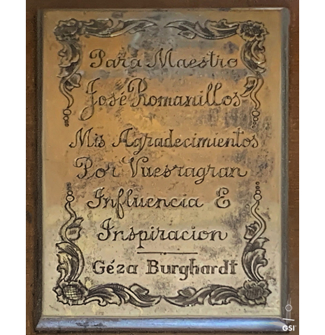 The silver placque of a 2002 Geza Burghardt "Grand Concert - dedicated to JL Romanillos" classical guitar made of spruce and CSA rosewood