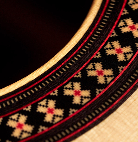 The rosette of a 2023 Hermanos Camps "CL20-S" classical guitar made of spruce and exotic ebony.