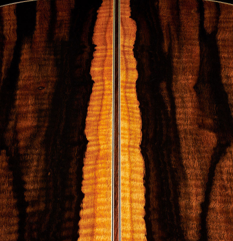 The back center seam of a 2024 Hermanos Camps "CL20-S" classical guitar made of spruce and exotic ebony