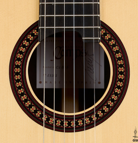 The rosette of a 2024 Hermanos Camps "CL20-S" classical guitar made of spruce and exotic ebony