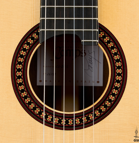 The rosette of a 2026 Hermanos Camps "CL20-S" classical guitar made of spruce and exotic ebony