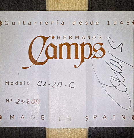 The label of a 2025 Hermanos Camps "CL20-C" classical guitar made of cedar and exotic ebony