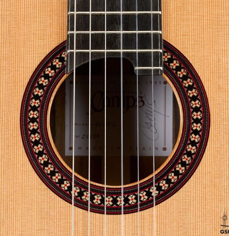 The rosette of a 2025 Hermanos Camps "CL20-C" classical guitar made of cedar and exotic ebony