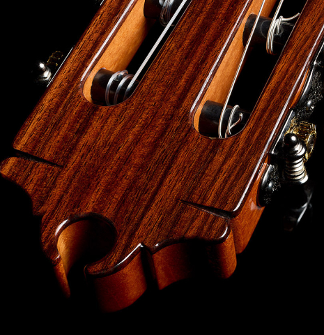 The tuning machines of a 2026 Hermanos Camps "CL20-C" classical guitar made of cedar and exotic ebony