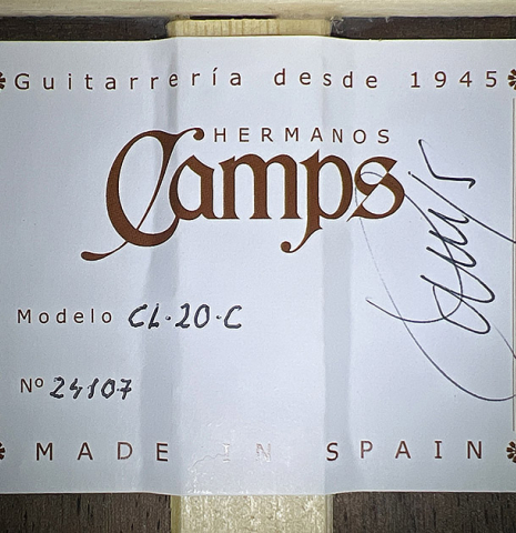 The label of a 2024 Hermanos Camps "CL20-C" classical guitar made of cedar and Malaysian blackwood