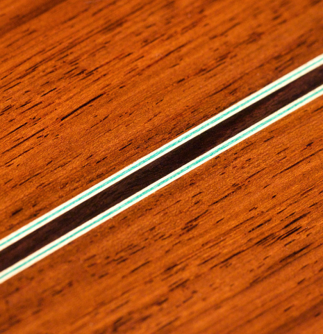 Closeup of the back and center seam of a 2021 Vicente Carrillo "Primera Especial" made with cedar and African rosewood