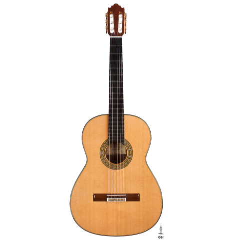 The front of a 2021 Vicente Carrillo "Primera Especial" made with cedar and African rosewood