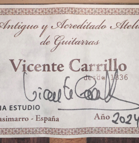 The label of a Vicente Carrillo "India Estudio" guitar made with cedar and Indian rosewood