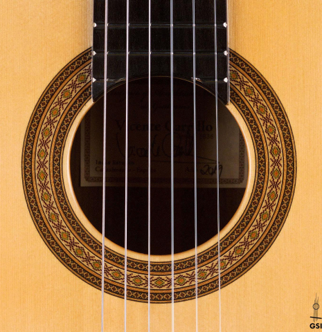 The rosette of a Vicente Carrillo "India Estudio" made with spruce and Indian rosewood