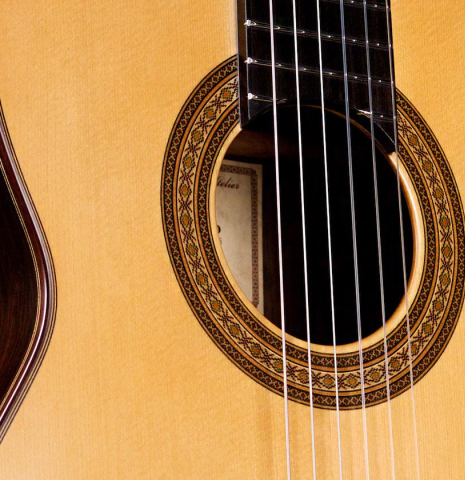 The soundboard and side of a Vicente Carrillo "India Estudio" made with spruce and Indian rosewood